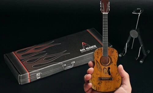 Axe Heaven Signature Trigger Acoustic Mini Guitar Replica WN-302 - Image 4