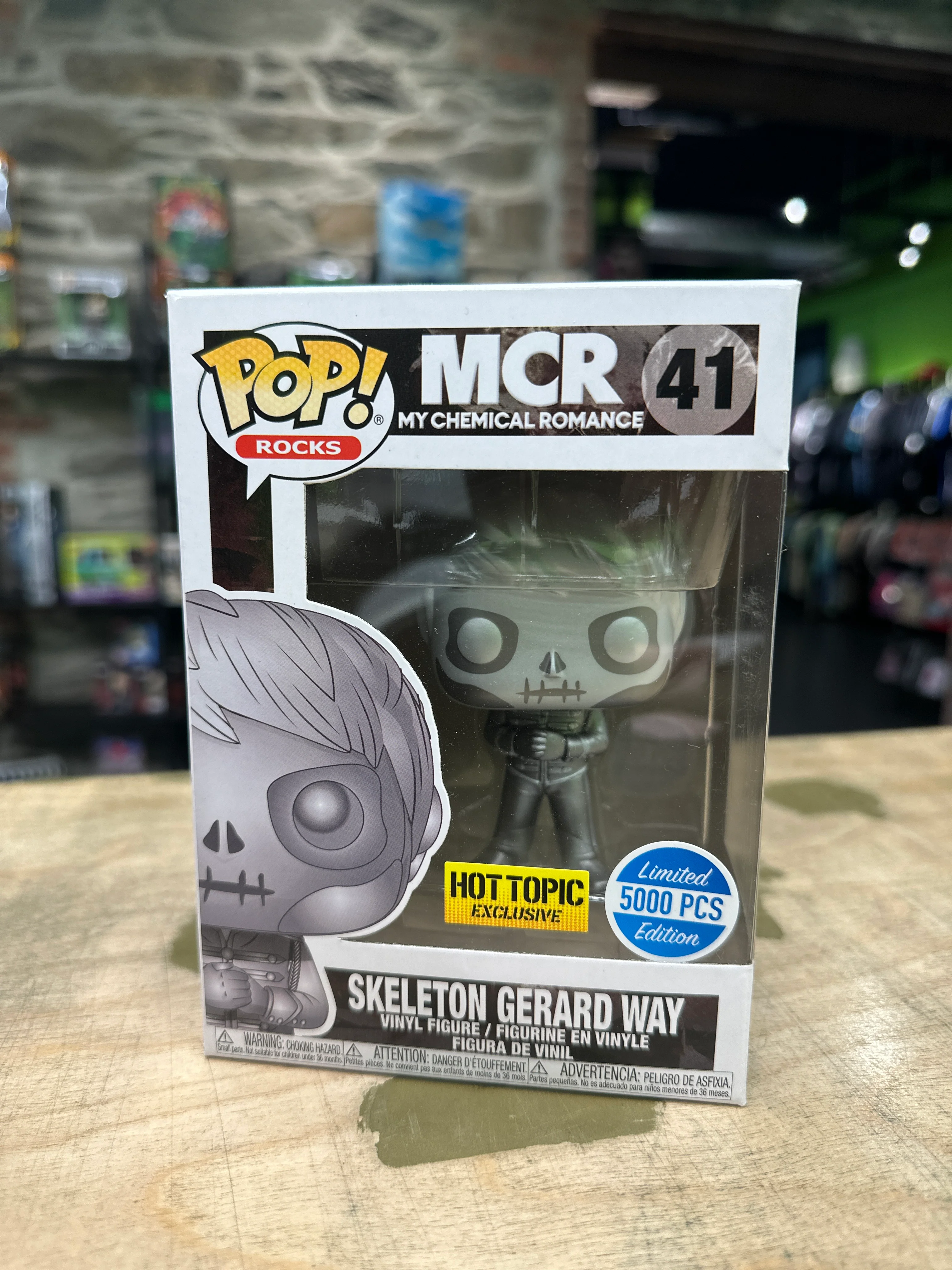 Funko POP Rocks Skeleton Gerard Way (Hot Topic Exclusive) (Limited To 5000 Silver Edition) - Image 2