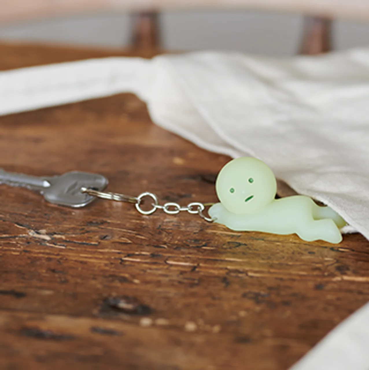 Smiski Keychain (Grabbing) Keychain - Image 2